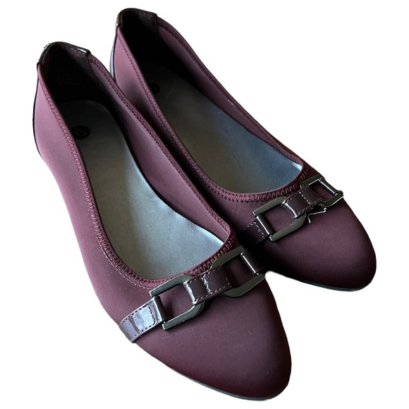 DB Established 1962 Women's Burgundy Small Heels Sz 9.5 - Picture 1 of 13